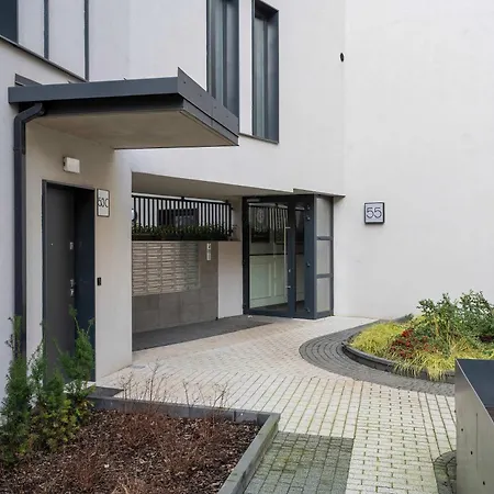 Reja Sunny With Parking By Renters Apartament