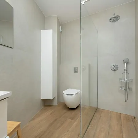 Apartament Reja Sunny With Parking By Renters