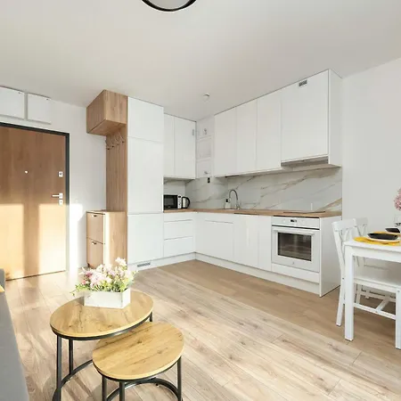 Apartment Reja Sunny With Parking By Renters Wroclaw