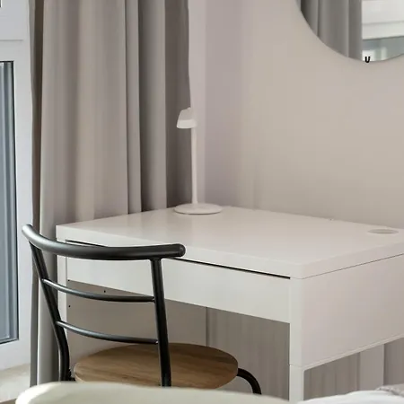 Reja Sunny With Parking By Renters