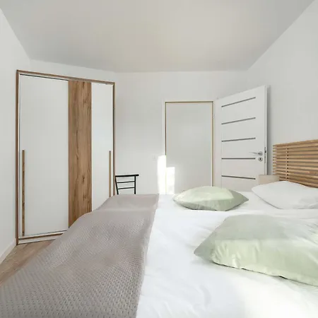 Apartament Reja Sunny With Parking By Renters
