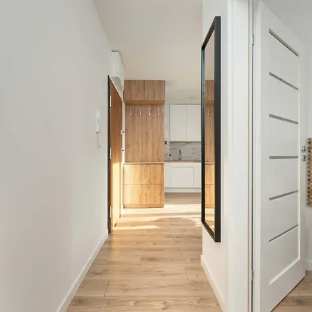 Reja Sunny With Parking By Renters *