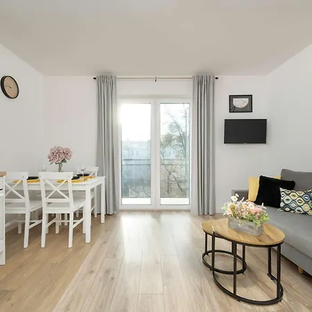 Reja Sunny With Parking By Renters Apartament