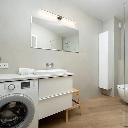 Reja Sunny With Parking By Renters Wroclaw