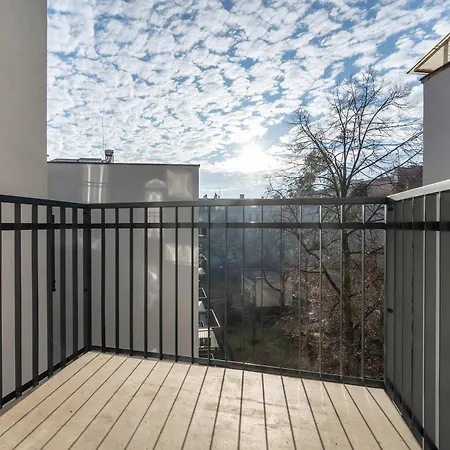 Reja Sunny With Parking By Renters Apartament *