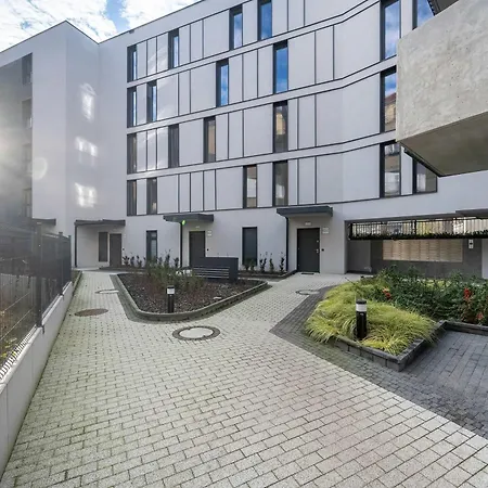 Reja Sunny With Parking By Renters * Wrocław